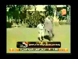 فيديو نادر جداً للزعيم الراحل جمال عبد الناصر يلعب الكرة مع ابنائة