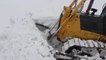 Kar ve Tipiden Dolayı Kapanan Köy Yollarında Yol Açma Çalışmaları Aralıksız Devam Ediyor