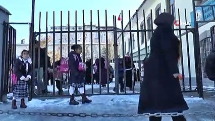 Erzurum'da Aşırı Soğuklar Hayatı Dondurdu