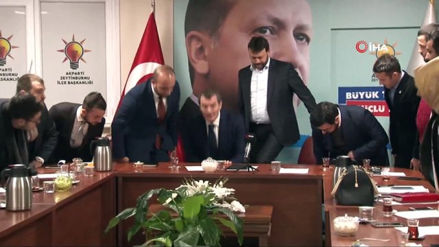 AK Parti Zeytinburnu Belediye Başkan Adayı Ömer Arısoy, Down Sendromlu ‘İbo’ ile kucaklaştı