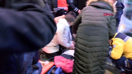 İstanbul Metrobüsün Çarptığı Yolcu Hayatını Kaybetti