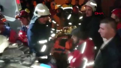 Yedikule'de Çöken Binanın Enkazından 1 Kişi Daha Çıkarıldı