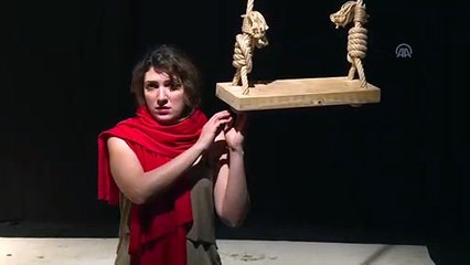 Göçmen kadınların dramı tiyatro sahnesinde - İZMİR
