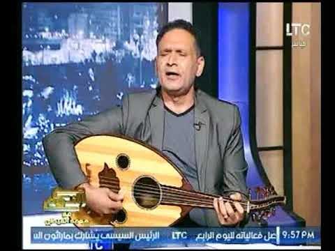 المطرب محمد عزت يهدي للمشاهدين أجمل ما غني المطرب محمود درويش علي العود