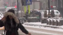 Van'da Yoğun Kar Yağışı...buzlanma ve Çığ Uyarısı Yapıldı, Uçak Seferleri İptal Edildi