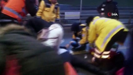 İstanbul'da Metrobüs Bir Vatandaşa Çarptı