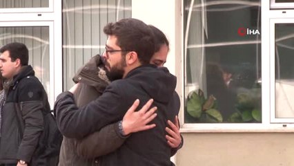 Üniversitede Öldürülen Ceren Damar İçin Hukuk Fakültesi Önünde Tören Düzenlendi