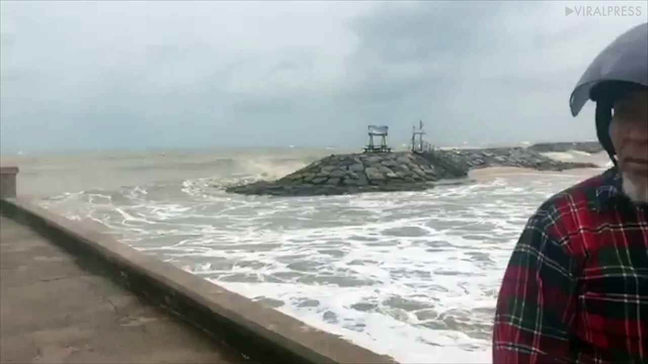 Footage Of Rough Seas In Southern Thailand As Tropical Storm Approaches