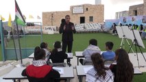 Filistinli öğrenciler, İsrail ihlalleri altında eğitimlerini sürdürüyor (1) - FİLİSTİN