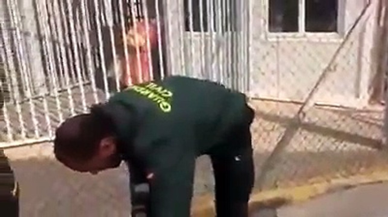 La douane espagnole trouve des migrants cachés dans des matelas posés sur une voiture