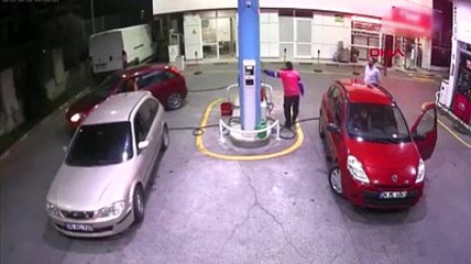 Bakırköy'de akaryakıt istasyonundaki patlama anı kamerada