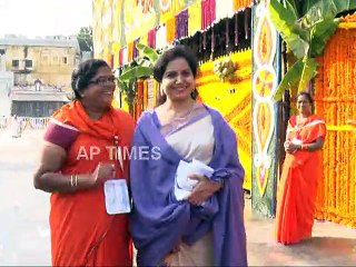 Tollywood Singar Sunitha Family Visit Tirumala Temple || AP TIMES