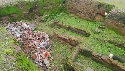 Binlerce yıllık tarihi alanların üzerine moloz döktüler