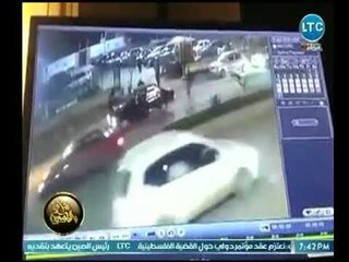 (+21) بالفيديو .. سحل سيدة مع ابنها  بسيارة أحد المواطنين لـ مسافة 100 متر أثناء مرورها