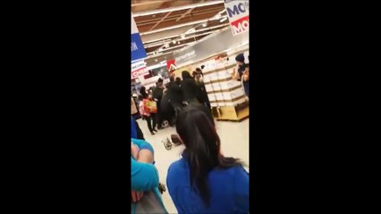 Les gens deviennent fous pour une promo sur les chocolats après Noël