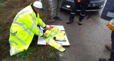 Polis Memuru, Yaralı Şahinin Üzerine Yeleğini Örttü