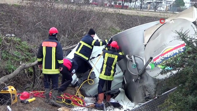 Biga'da süt kamyonu devrildi