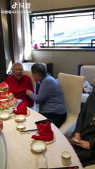 Chine : le challenge de faire intervenir les 4 génération de papas et mamans