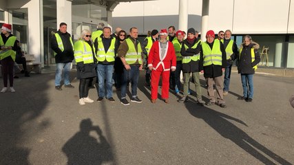 Les Gilets jaunes offrent des cadeaux aux enfants
