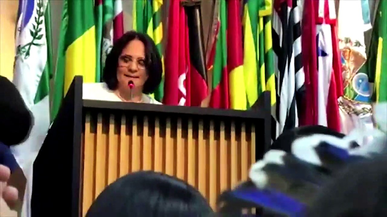 Menino veste azul e menina veste rosa, diz Damares Alves