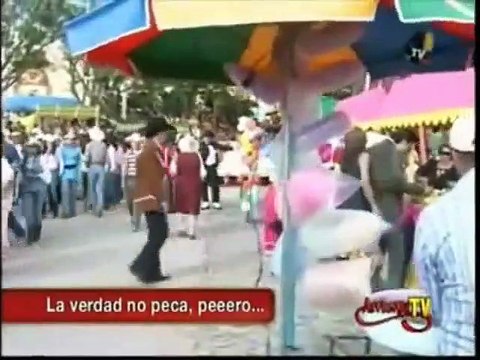 FERNANDO COLUNGA detrás de Soy tu dueña en la feria
