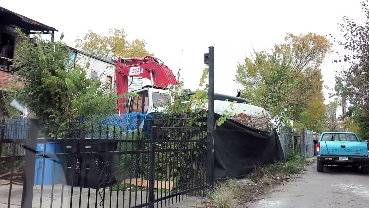 CHICAGO WEST GARFIELD PARK HOOD ENGLEWOOD AT NIGHT