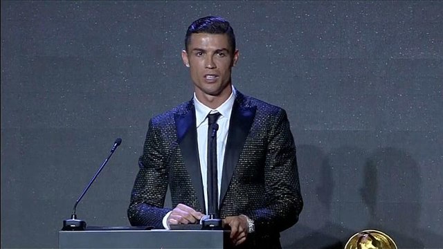 شاهد: رونالدو أفضل لاعب في العالم في حفل غلوب سوكر في دبي
