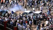 شاهد: الأمن السوداني يطلق الغاز المسيل للدموع على متظاهرين في بورسودان