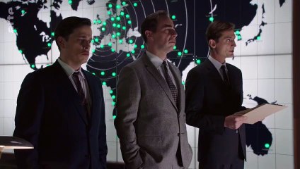 "Vous avez l'air de comprendre le français, à défaut de le parler"