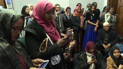 ABD'li kongre üyeleri yemin ederek, göreve başladı - WASHINGTON