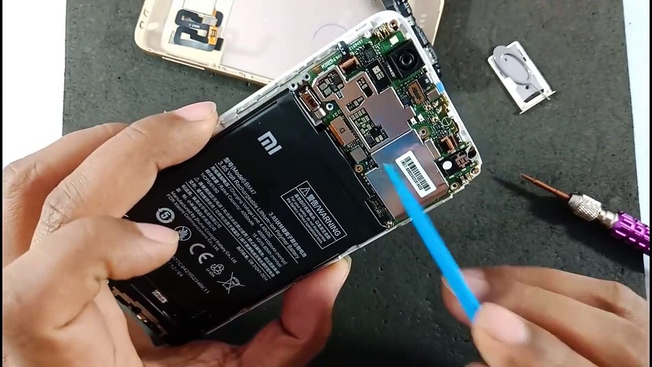Xiaomi Redmi 4X and Redmi 4 Battery Replacemet __ How to remove battery Mi Redmi 4 & Redmi 4X__ ( 720 X 1280 )