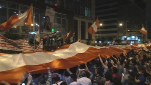 Miles de peruanos exigen la renuncia de fiscal general de Perú en una marcha