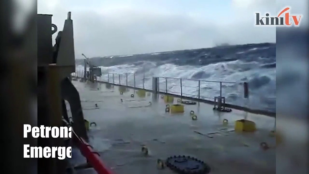 Monstrous waves leave Petronas oil rig workers stranded