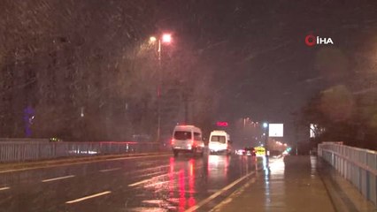 İstanbul'da Beklenen Kar Yağışı Başladı