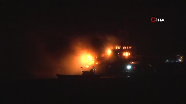 İstanbul'da Pendik Açıklarında Gemi Yangını
