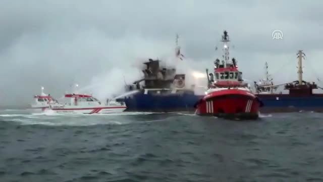 Pendik Açıklarında Bir Gemide Yangın Çıktı (2)