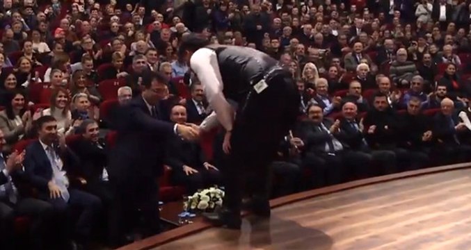 CHP'nin İBB Başkan Adayı Ekrem İmamoğlu Horon Tepti, Salon Coştu