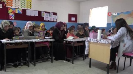 Anne ve Çocuklar Aynı Sırada