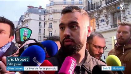 "Gilets jaunes" : le bras de fer se poursuit