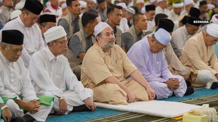 Download Video: King attends Friday prayers in Kubang Kerian