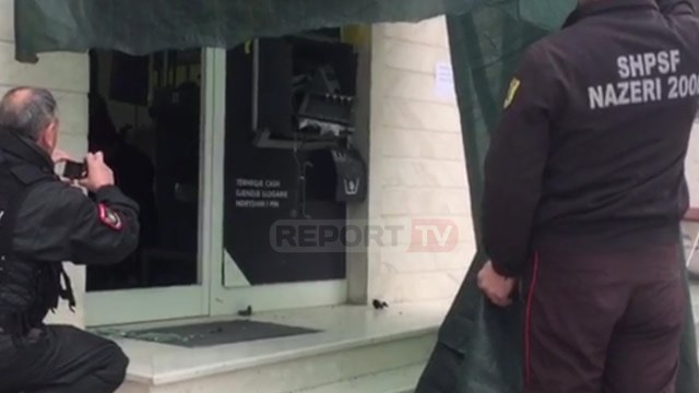 Report TV - U shkatërrua me eksploziv, pamjet e bankomatit të grabitur në Urën Vajgurore