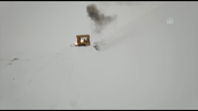 Ekipler Hasta Yaşlı Kadın İçin Seferber Oldu - Van