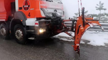 Bolu Dağı'nda kar yağışı etkili oluyor