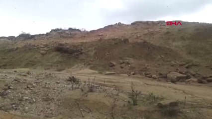 Mersin'de Aşırı Yağıştan Kayan Toprak, Yolu Kapadı