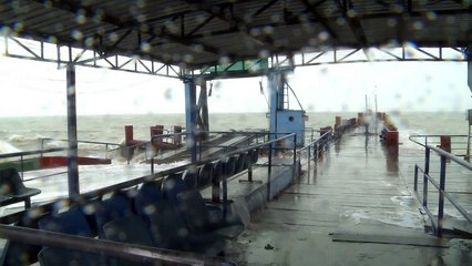 مئات السياح عالقون في خليج تايلاند بسبب عاصفة استوائية