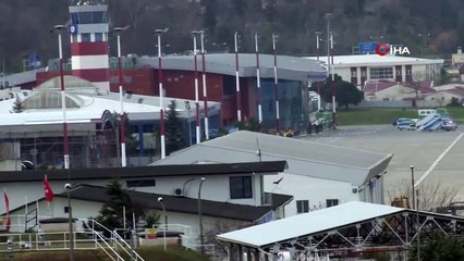 Şiddetli rüzgar nedeniyle uçak seferlerinde rötarlar yaşanıyor