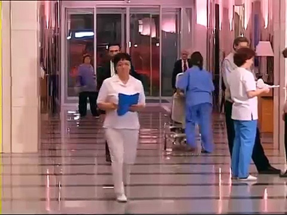 Bilge'nin gelişi Ela'yı yıktı - Doktorlar 9. Bölüm