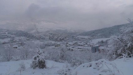 Video | Türkiye beyaz örtüye büründü: Okullar tatil, ulaşım felç