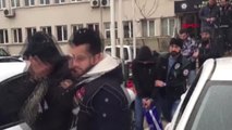 Bursa'da Polis Baskınını Fark Edince Uyuşturucuyu Sobada Yakmaya Çalıştılar