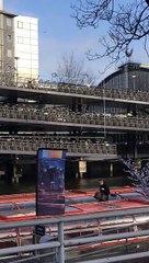 Un parking avec des milliers de vélos